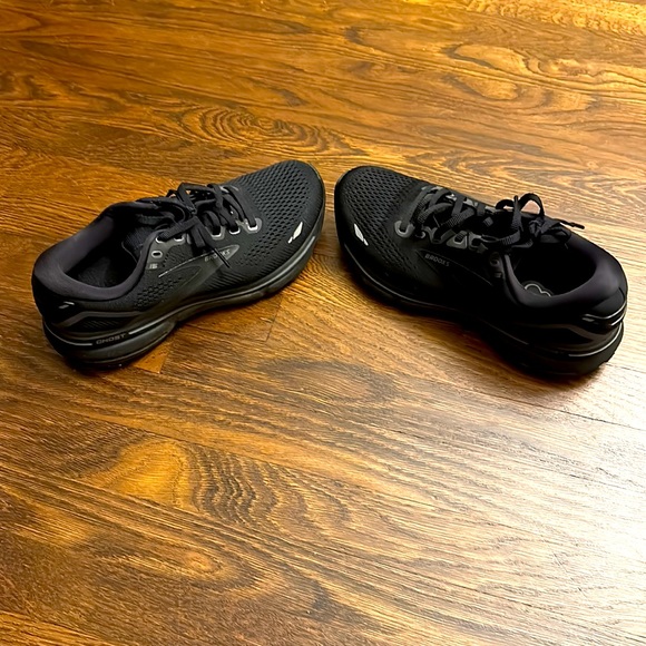 Brooks Black Ghost 15 Size 8 Wide. Used a couple of times - Picture 11 of 13